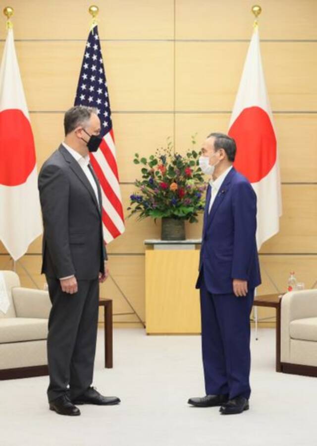 2021年8月，艾姆霍夫访问日本，与菅义伟会晤图：日本首相府官邸网站