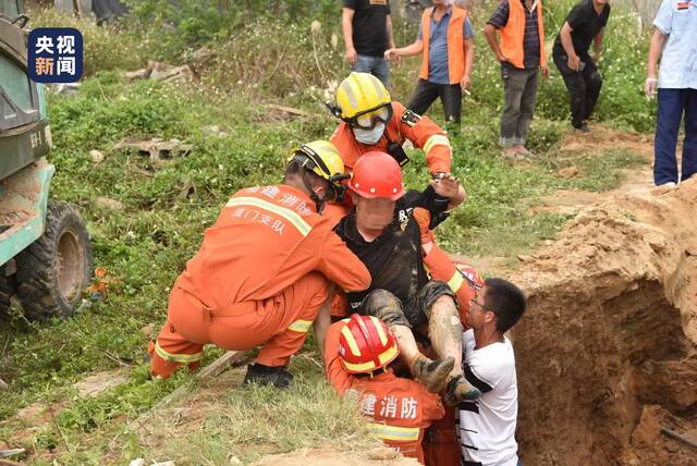 福建厦门一排污管道施工时塌方 2人被埋其中1人遇难