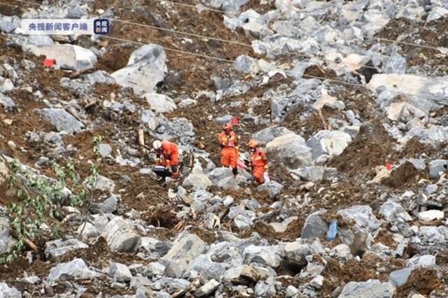 贵州织金县金凤街道山体崩塌现场发现一名失联人员 已无生命体征