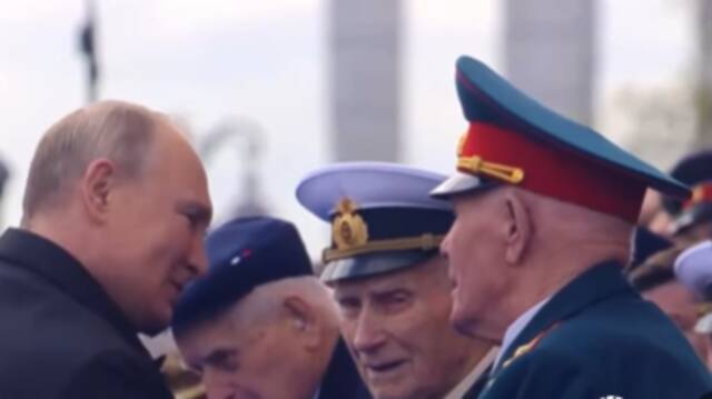 俄罗斯总统普京抵达阅兵现场（俄罗斯卫星网直播截图）