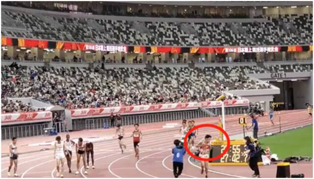 摄影机电线刮到参赛运动员三田真司的颈部，图自社交媒体