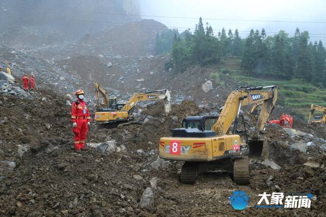 贵州毕节山体崩塌致3名老人失联，中国安能救援队紧急救援