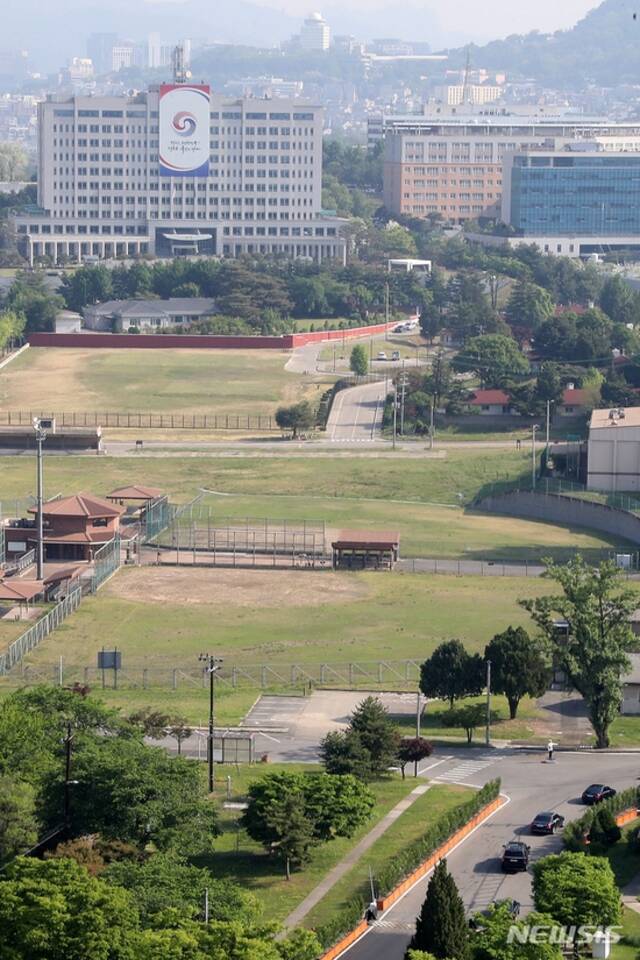 尹锡悦上班经过驻韩美军基地 车队画面曝光