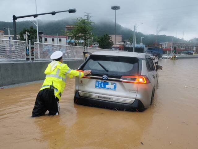 广东多地水浸街，多个易积水路段公布注意绕行！