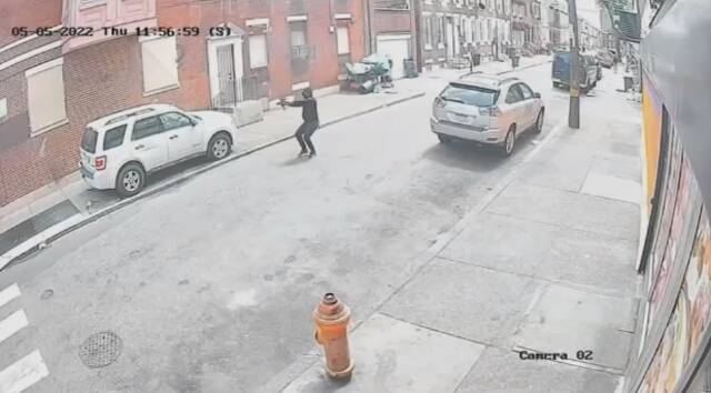警方公布费城枪击案现场视频（美国广播公司）