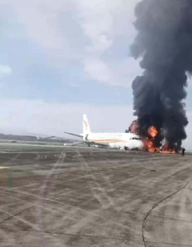 突发！重庆机场一飞机冲出跑道起火，为飞往拉萨的航班！