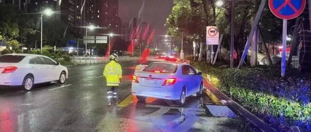 暴雨红色预警生效中！公园暂停游园、易积水路段注意