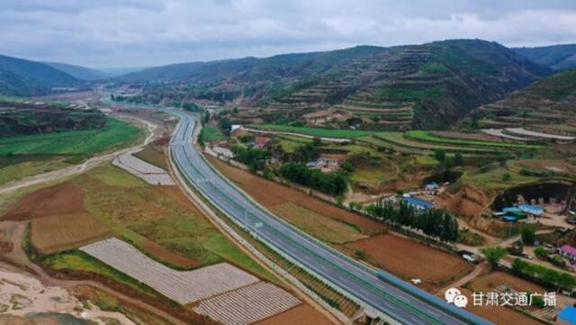 甘肃一公路今日正式通车，通行时间大幅缩短……