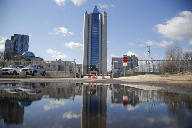 这是4月28日在俄罗斯首都莫斯科拍摄的俄罗斯天然气工业股份公司办公大楼。新华社发（亚历山大摄）