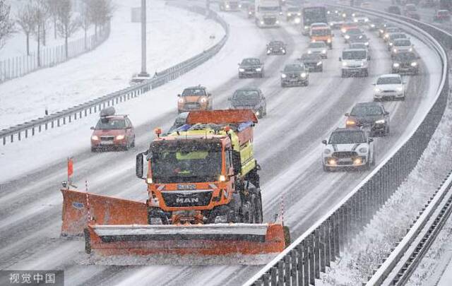 德国雪天的高速公路（资料图）