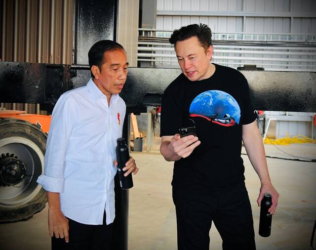 印尼总统佐科·维多多与特斯拉CEO埃隆·马斯克