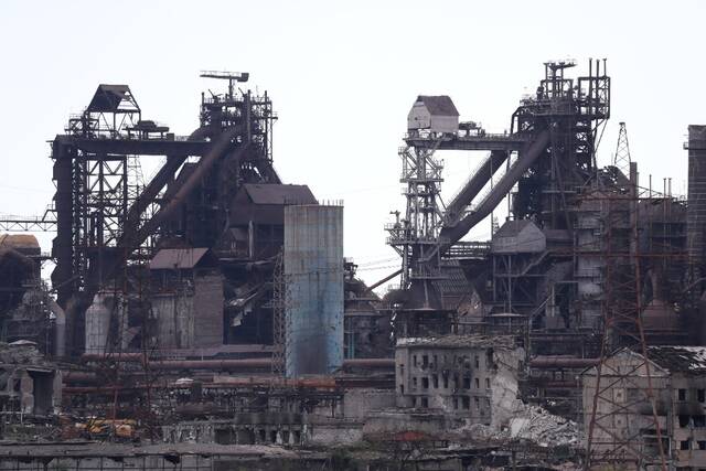 这是5月15日在马里乌波尔拍摄的亚速钢铁厂。新华社发（维克托摄）
