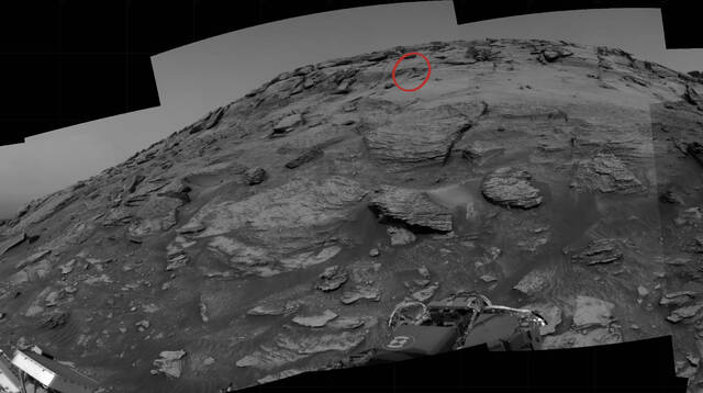 火星岩壁惊现地底基地入口引网民猜测