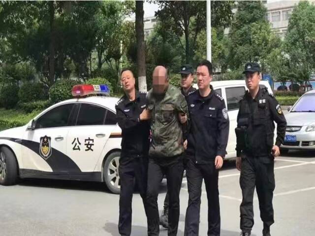 嫌疑人被抓获图：洪江警务