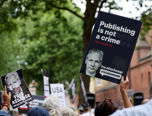 全球连线 英国民众示威呼吁不要将阿桑奇引渡至美国