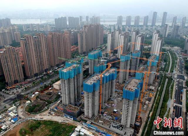 资料图：正在建设的住宅区。(无人机拍摄)中新社记者吕明摄