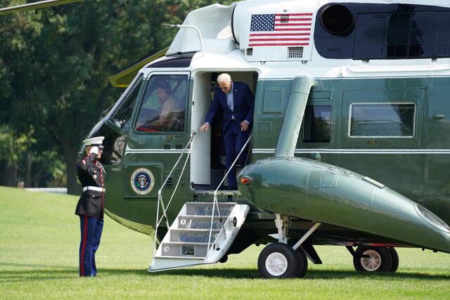 2021年7月25日拍摄的资料照片显示，美国总统拜登抵达华盛顿白宫。新华社发（沈霆摄）
