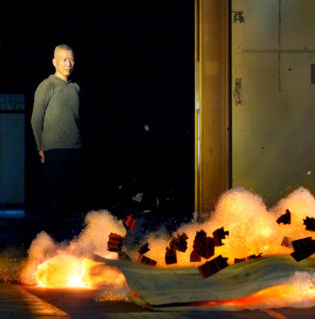TR Lab曾于去年7月推出蔡国强首个NFT项目《永恒的瞬间：101火药画的爆炸》。图片来源：TR Lab官网项目介绍