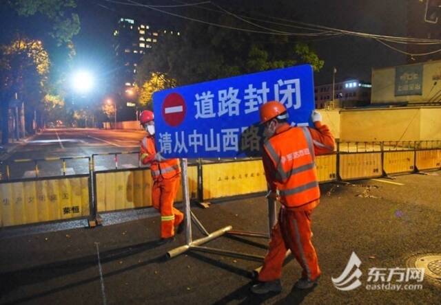 上海多区今夜拆除隔离路障 居民：路障拆了，离解封也就不远了！