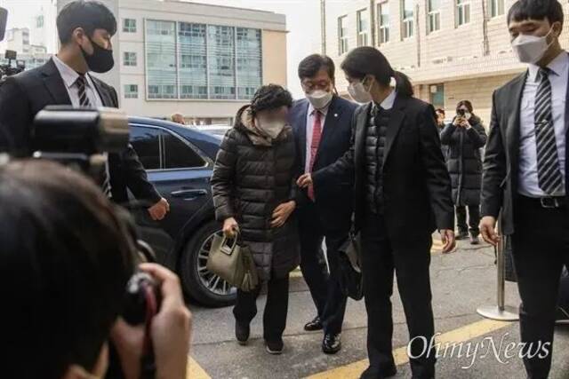 韩媒：尹锡悦夫人被举报履历造假 韩国警方展开书面调查