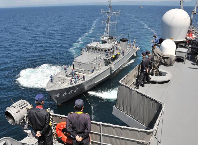 日防卫省：中国军舰接连通过日本附近两大海峡