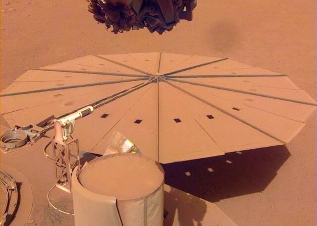 NASA火星探测器“洞察号”太阳能板积尘减供电年底正式退役
