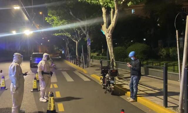 5月22日，上海虹口警方查获红码骑手。上海市公安局供图