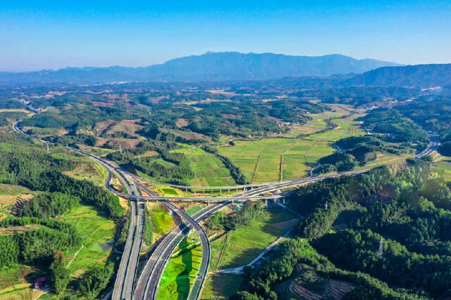 横跨闽赣湘 莆炎高速全线通车