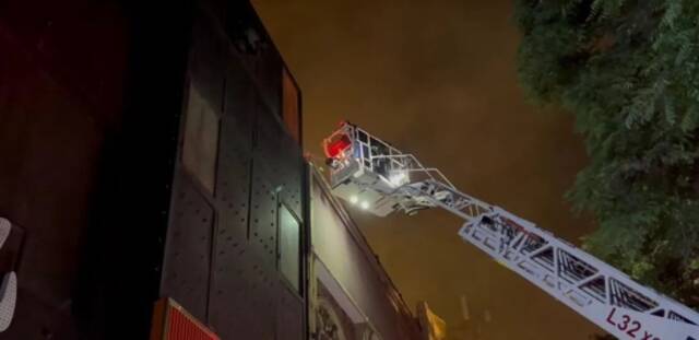 警示丨银川一家餐厅发生火灾，4车21人赶赴现场救援！