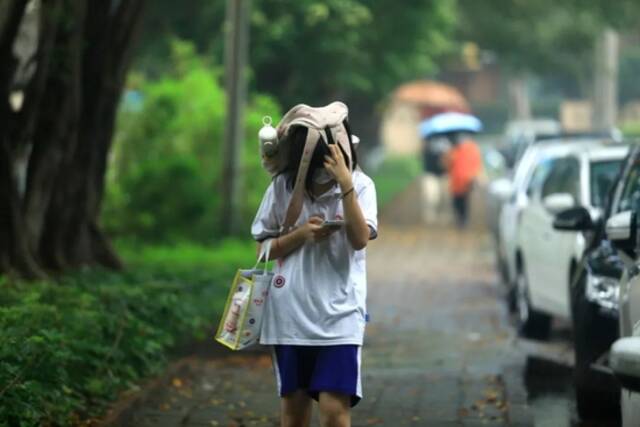 多区暴雨黄色预警生效中，广州启动防暴雨内涝三级应急响应