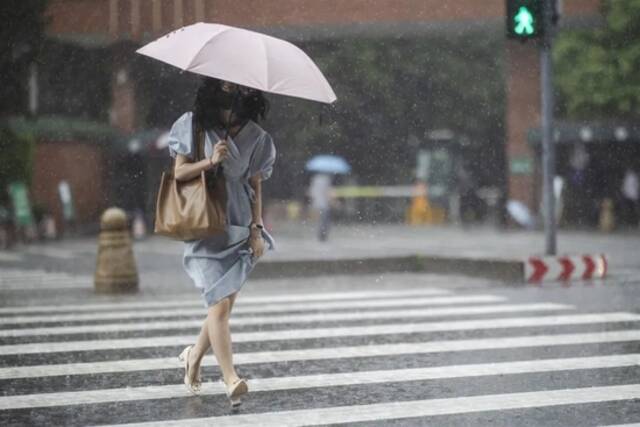 多区暴雨黄色预警生效中，广州启动防暴雨内涝三级应急响应