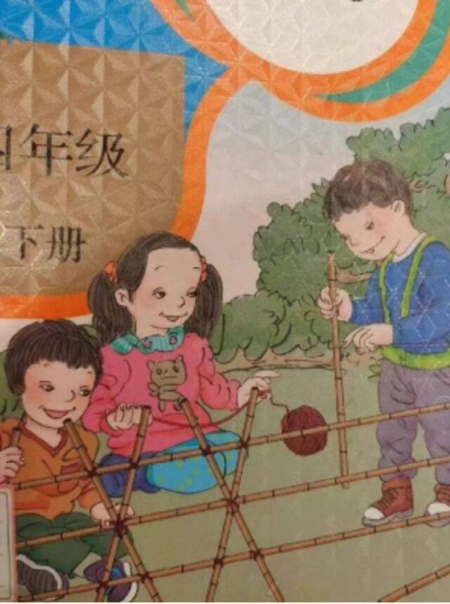 为什么几年前审定的教材插画现在才发现有问题？