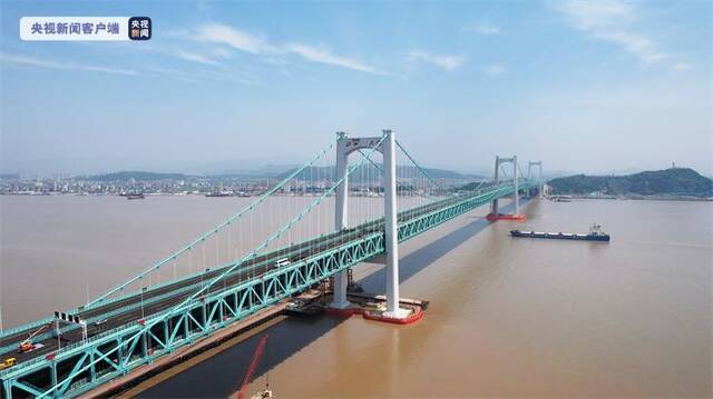 世界首座三塔四跨双层钢桁梁悬索桥 温州瓯江北口大桥正式通车