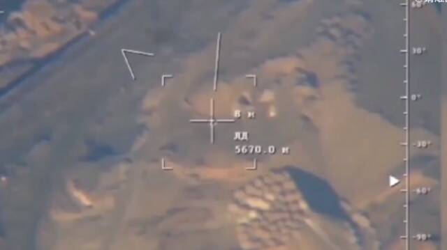 俄军的“猎户座”无人机在高空为“红土地”进行制导，兵力密度的加大了杀伤效率