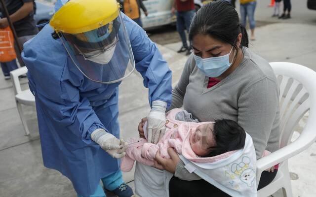 2020年12月7日，秘鲁利马，儿童接种肝炎疫苗。资料图片/IC photo