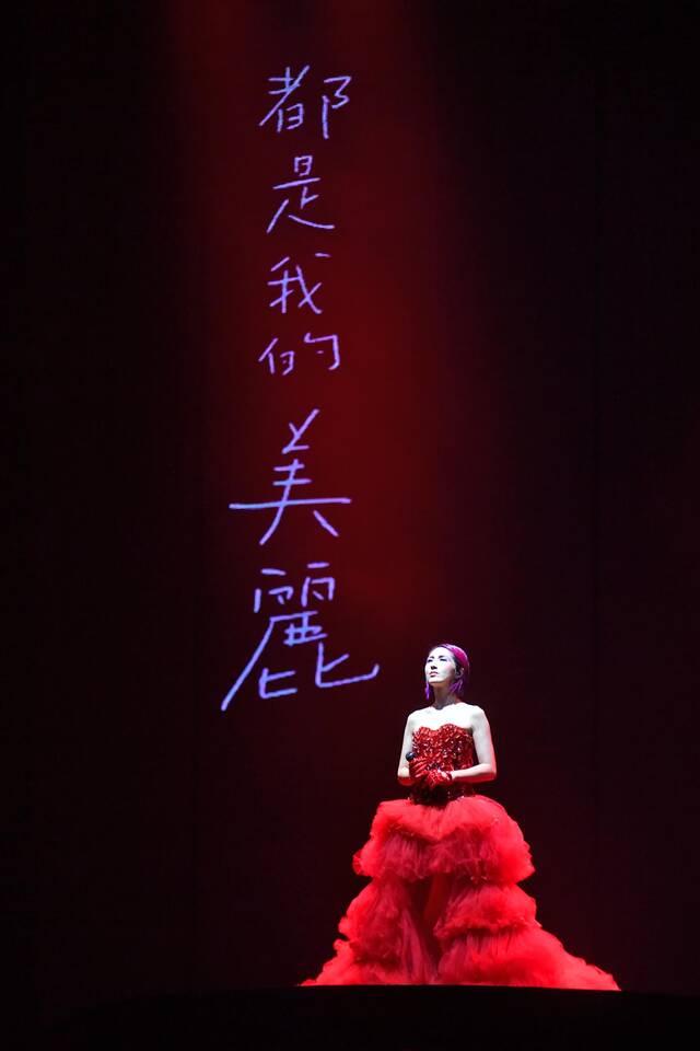 纪录片《I· II· III MY STORY》里记录了杨千嬅许多重要回忆。受访者供图