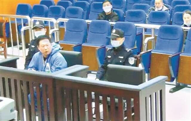 图为李洪祥案庭审现场（视频截图）。（伊春市中级人民法院供图）