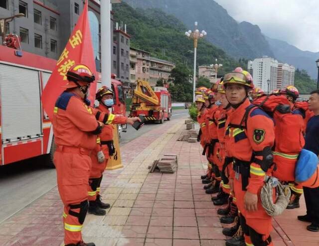 多图直击：四川雅安地震救援现场