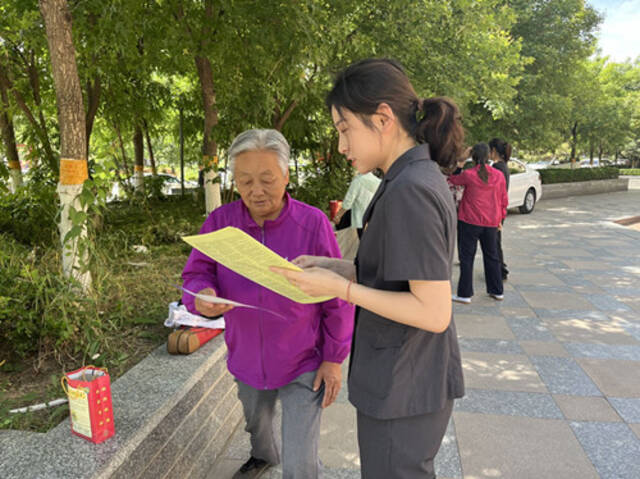 延安市宝塔区法院走进街道社区深入开展打击整治养老诈骗专项行动宣传活动