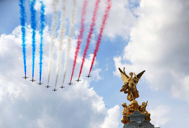 全球连线  英国：庆祝女王登基70周年