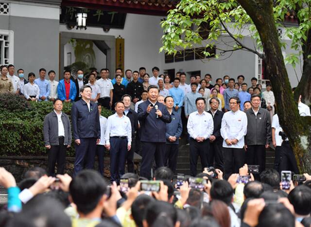  2020年9月17日，习近平在湖南大学岳麓书院考察调研。新华社记者岳月伟摄