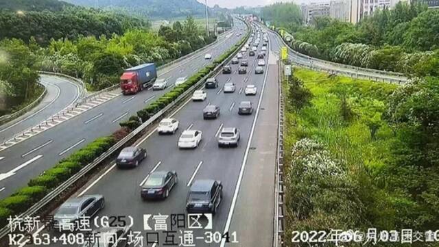 端午假期首日，杭州多条高速因大流量排队缓行，部分进口关闭！