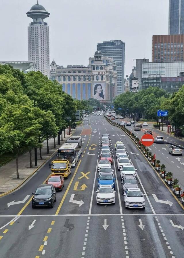 上海人民广场附近街景。上海市黄浦区融媒体中心供图