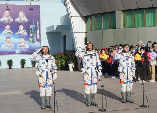 今天！清华校友刘洋再次出征太空！