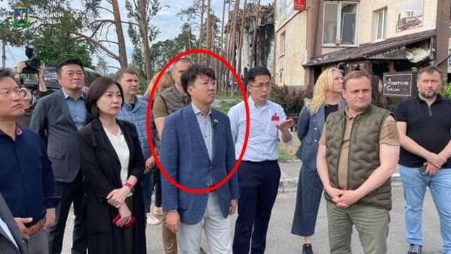 韩国执政党党首李俊锡率团访问乌克兰（社交平台）
