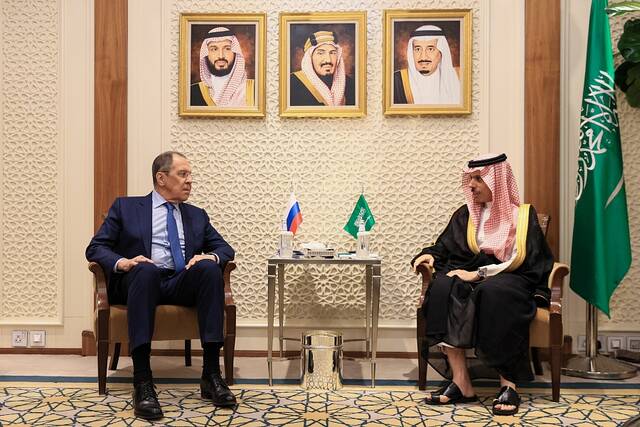 5月31日，俄外长拉夫罗夫与沙特外交大臣费萨尔·本·法尔汉举行会晤图自俄罗斯外交部网站