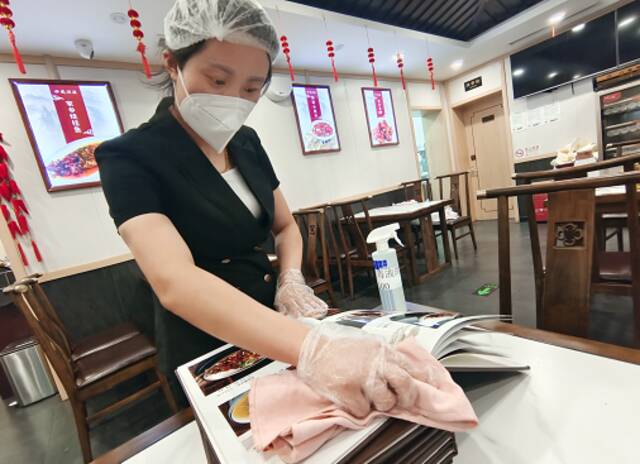 刚恢复堂食就下馆子会吃到“陈货”？北京严查食品新鲜度