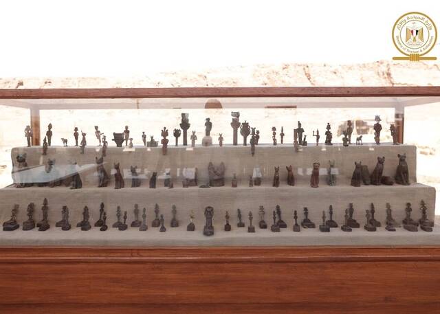 埃及吉萨省塞加拉地区发现250具彩绘木棺距今有2500多年历史