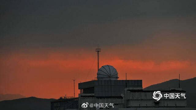 美！北京天空现晚霞 夜间有降雨