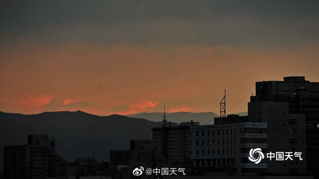 美！北京天空现晚霞 夜间有降雨